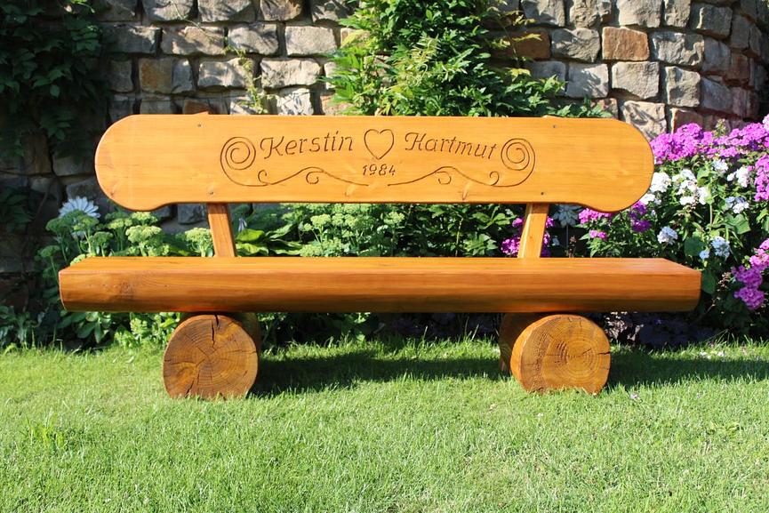 Bild 8 Gartenbank aus Lärche mit Gravur. Jubiläums Geschenk. Weinachtsgeschenk.