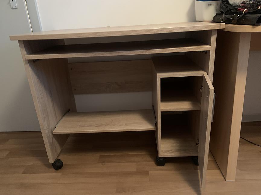 Bild 3 Schreibtisch