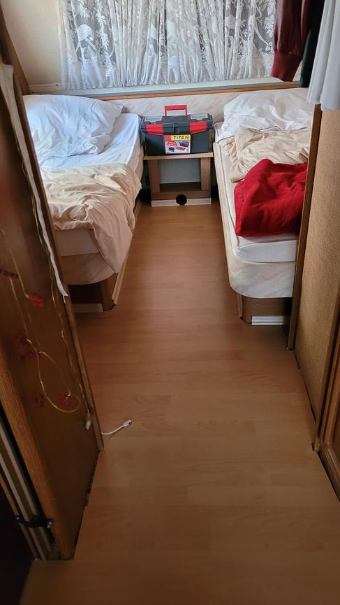 Bild 8 Wohnwagen mit Küchenanbau