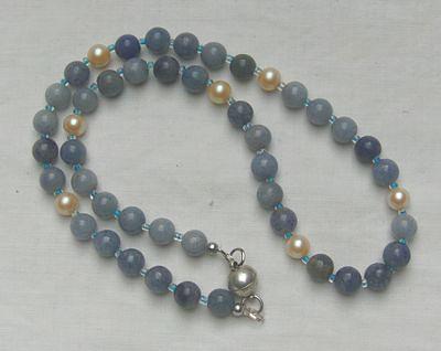 Bild 2 Blauquarzkette mit Perleneinlagen