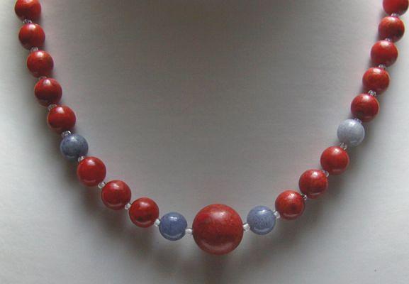 Bild 4 Korallenkette mit Blauquarzeinlagen