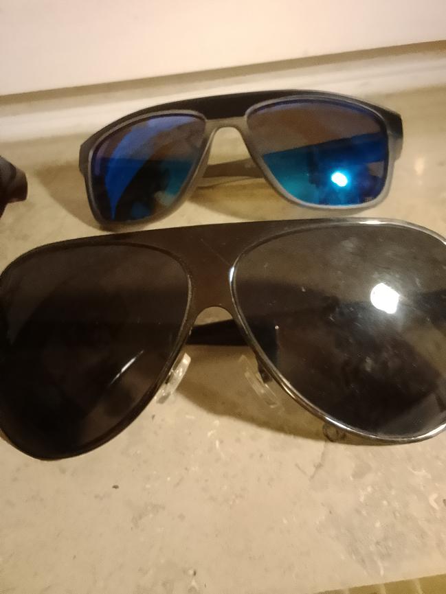 Bild 2 4 Sonnenbrillen. 6 Euro