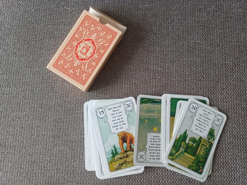 Bild 2 Lenormand Karten Urania – Rote Eule (mit Text auf Karten) – NEU