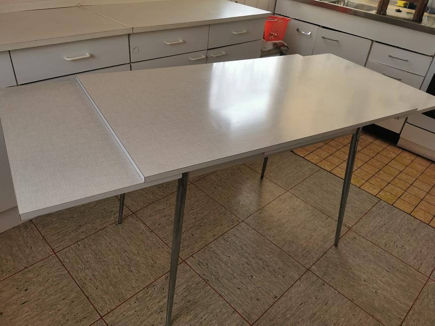 Bild 1 Küchentisch 60er Jahre