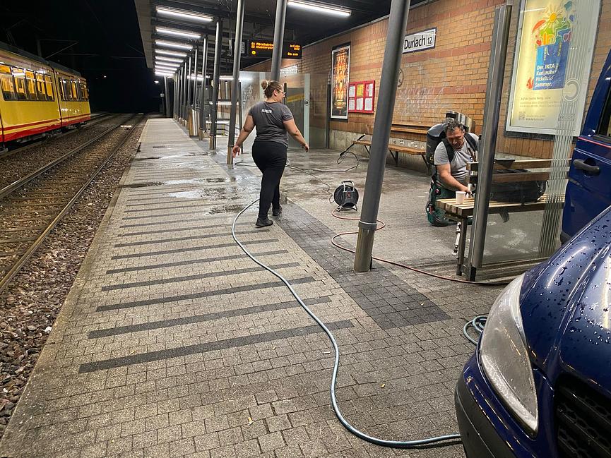 Bild 3 Kaugummi Entfernung, Bodenreinigung