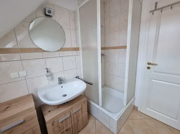 Bild 13 Ich vermiete eine 2-Zimmer-Dachgeschosswohnung mit Küche, Bad und Flur in Golis