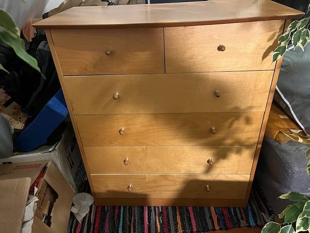 Bild 1 Schubladenkommode, helles Holz