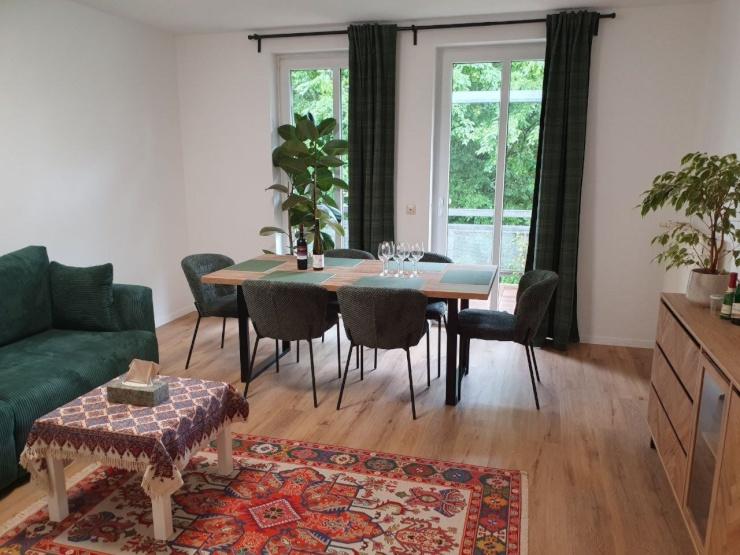 Bild 1 Vollmöbliertes Zimmer mit Balkon im Bielefelder Norden