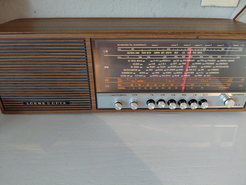 Bild 6 Loewe R152 Radio an Liebhaber
