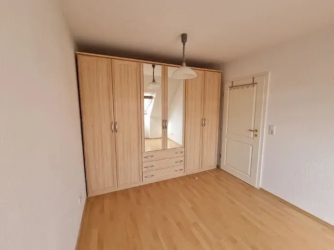 Bild 8 Ich vermiete eine 2-Zimmer-Dachgeschosswohnung mit Küche, Bad und Flur in Golis