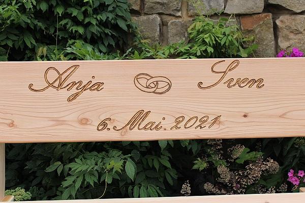 Bild 7 Gartenbank aus Lärche mit Gravur. Hochzeitsgeschenk. Holzmöbel.