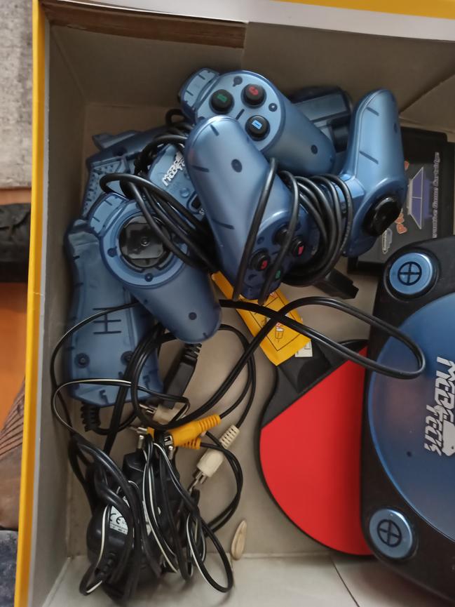 Bild 2 Ältere Spielekonsole