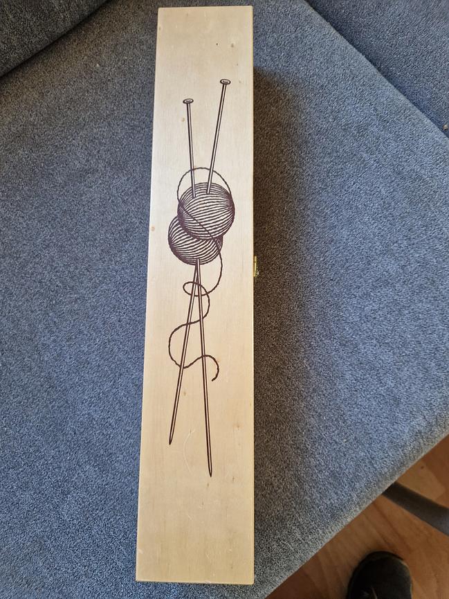 Bild 1 Stricknadel-Box mit Inhalt