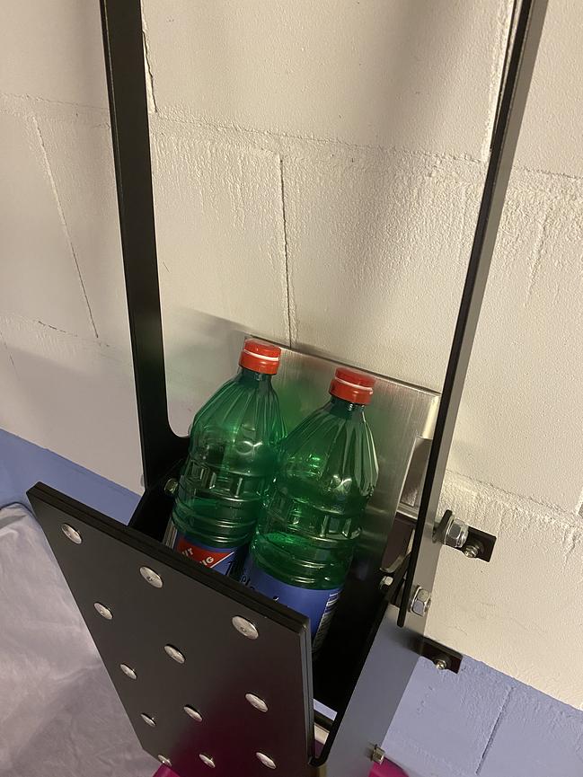 Bild 9 Dosenpresse, PET -Flaschenpresse, robuste Ausführung, Wandmontage