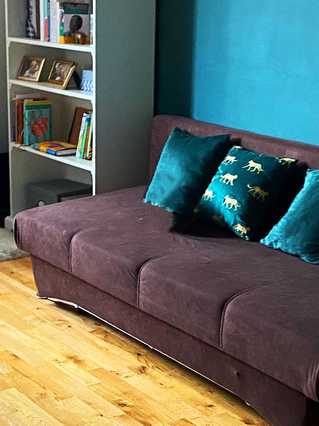 Bild 2 Schlafsofa aus braunem Mikrofaser zu verschenken