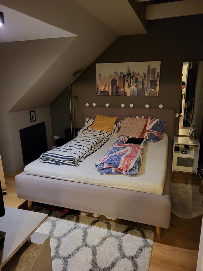 Bild 4 Modern 2-Zimmer Mobilierte DG-Wohnung mit Balkon und EBK