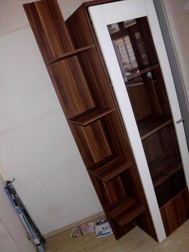 Bild 3 glasvirtinen schrank mit regal an der seite zu verschenken