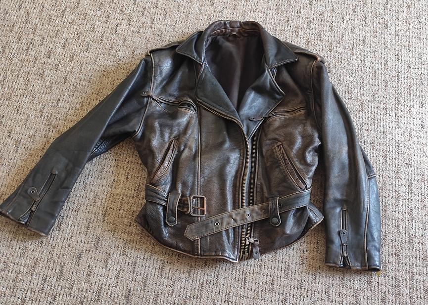 Bild 1 Motorrad Lederjacke Damen zu verkaufen
