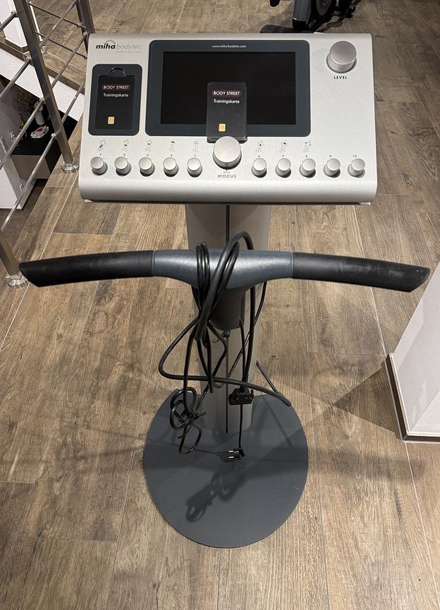 Bild 1 Fitnessstudio Miha Bodytec EMS Trainingsgerät