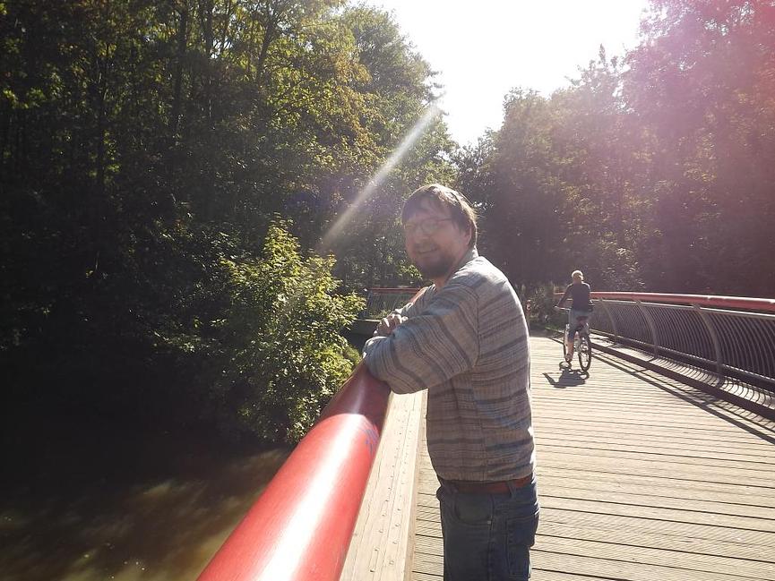Bild 1 Suche Freizeit-Partner*in für: Spaziergänge, Billiard, Tischtennis, Frisbee usw.