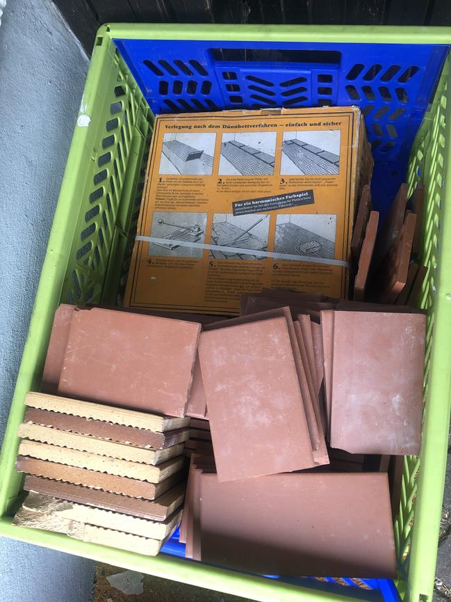 Bild 4 Fliesen weiß und rot