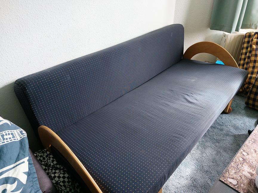 Bild 2 Couch mit Gebrauchsspuren zu verschenken