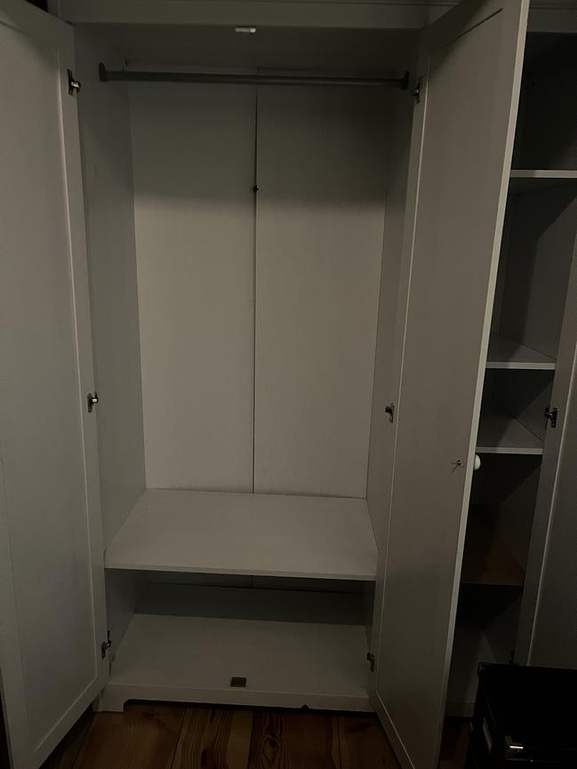 Bild 3 Kleiderschrank mit Spiegel