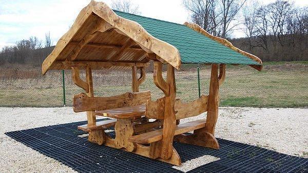 Bild 4 Rustikaler Gartenstuhl