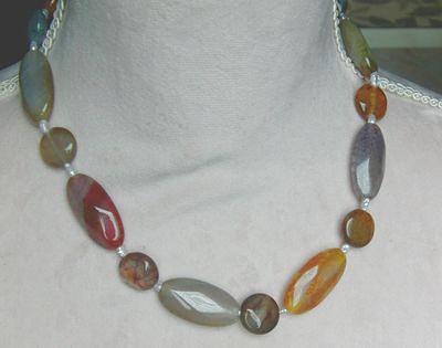 Bild 8 Edelsteinkette mit einen Regenbogenachat