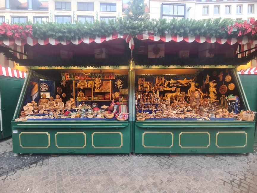 Bild 1 Weihnachtsmarkt Leipzig- Verkauf von fair gehandeltem Kunsthandwerk