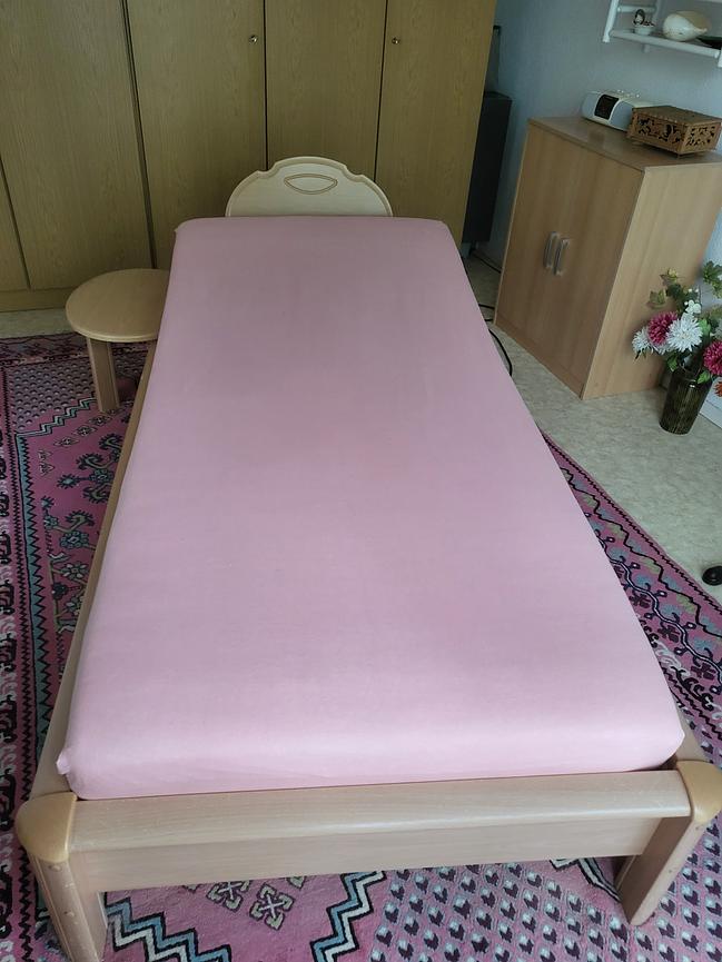 Bild 1 Bett mit verstellbaren Lattenrost