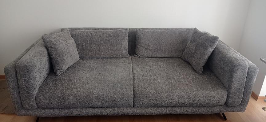 Bild 2 Neuwertige Dreisitzercouch abzugeben