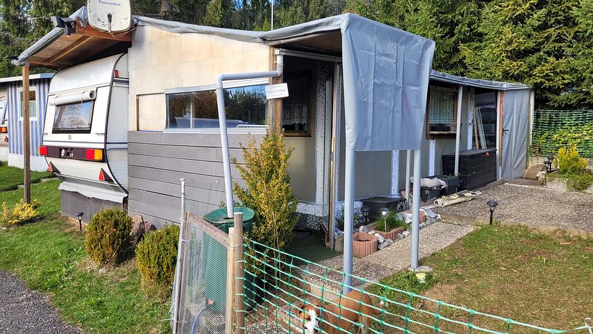 Bild 2 Wohnwagen mit Küchenanbau