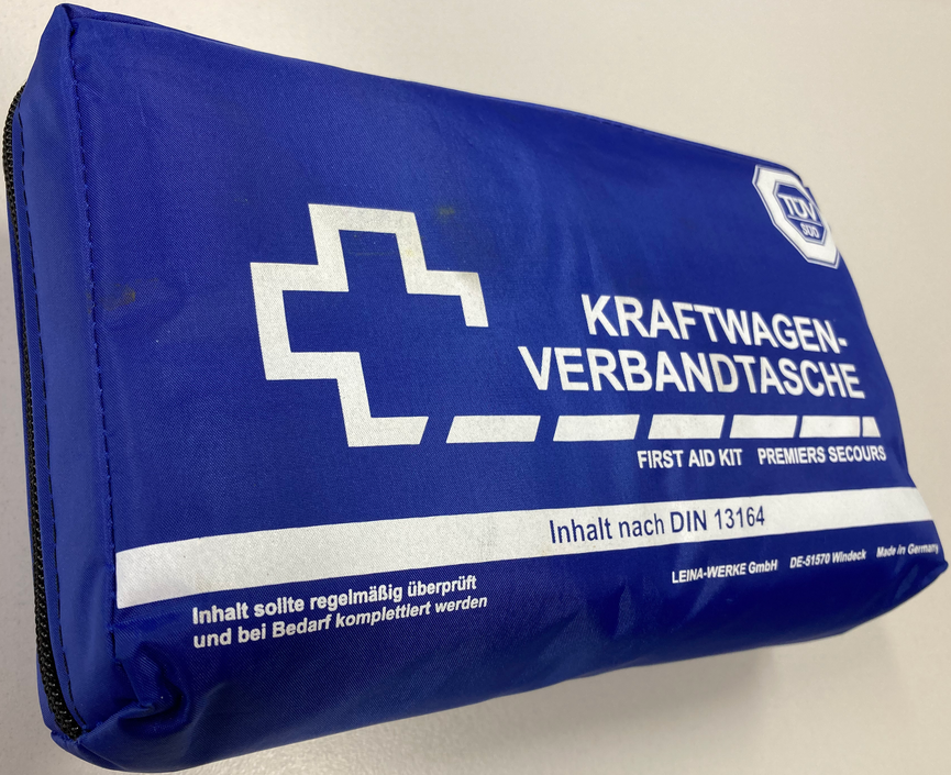 Bild 1 Kraftwagen-Verbandtasche, KFZ-Verbandtasche, first-aid kit. Ungeöffnet.