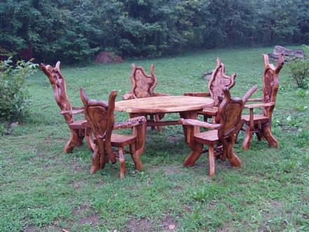 Bild 39 Rustikale Gartenmöbel