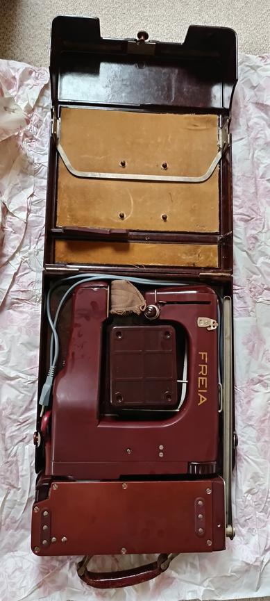 Bild 4 Nähmaschine "Freia"
