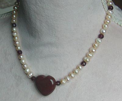 Bild 3 Herzkette, Achatherz mit Perlen und Kristallen