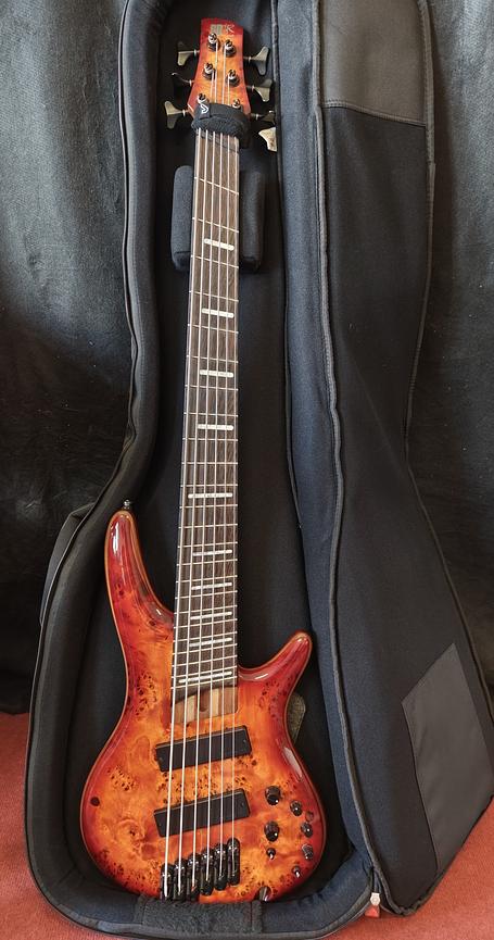 Bild 1 Biete Bassunterricht