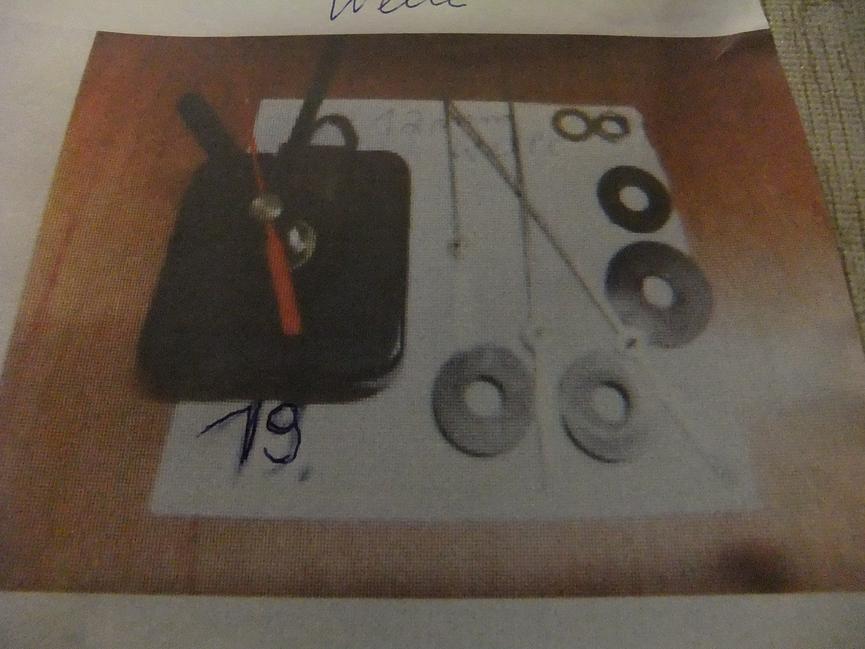 Bild 1 'VERKAUFE QUARZUHRWERK NEU WELLE 6 mm NEU MIT TEILEN FÜRS UHRWERK