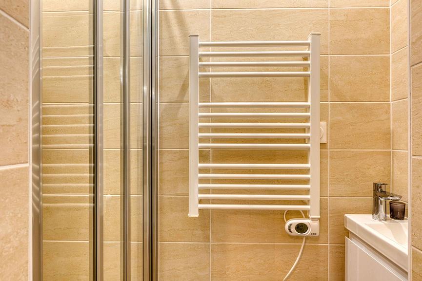 Bild 3 44 m² große, komplett möblierte Wohnung im 1. Stock eines Gebäudes mit Aufzug