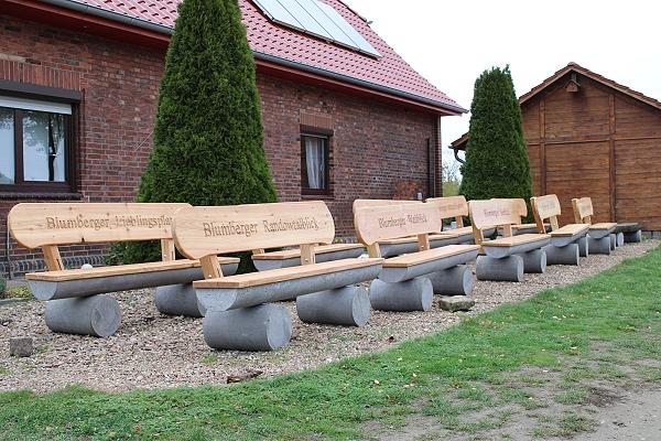 Bild 3 Stilvolle Betonbank mit Holz – Perfekt für Ihren Garten oder Außenbereich!