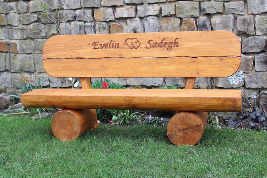 Bild 1 Baumstamm Gartenbank mit Gravur. Jubiläumsgeschenk. Rentners Geschenk.