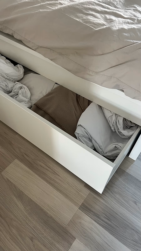Bild 7 Ikea Malm Bettgestell180cm x 200cm Lattenroste mit 4 Schubladen 175 € VB