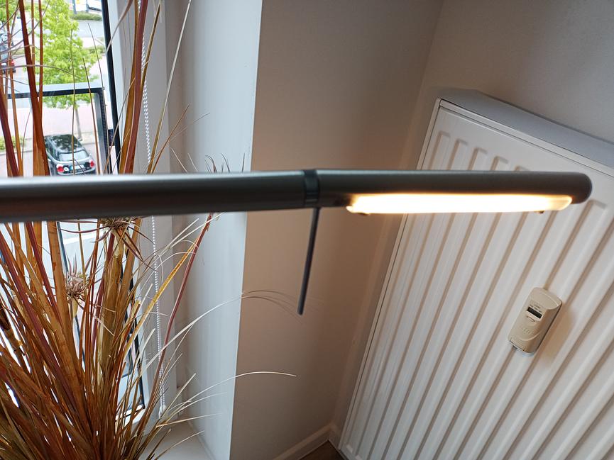 Bild 2 STEHLAMPE/LESELAMPE