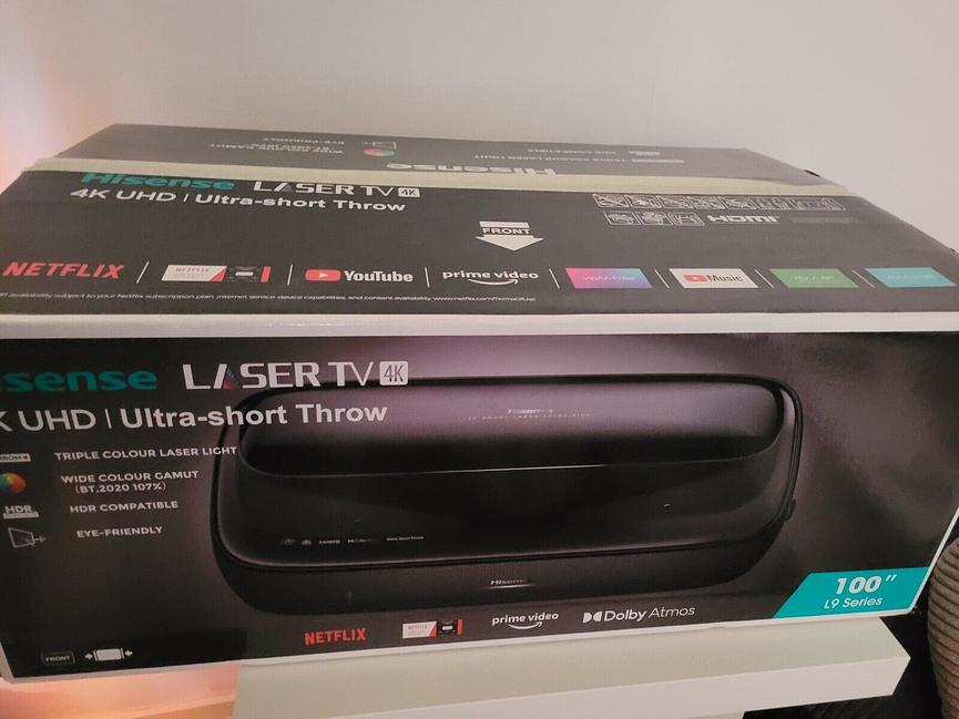 Bild 1 Hisens RGB Laser 4K 100L9G Ultrakurzdistanzprojektor mit 100 zoll Leinwand