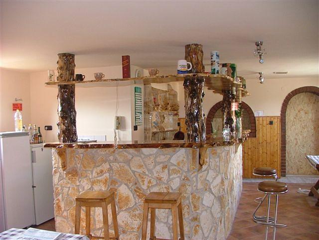 Bild 9 Rustikale Gartenmöbel