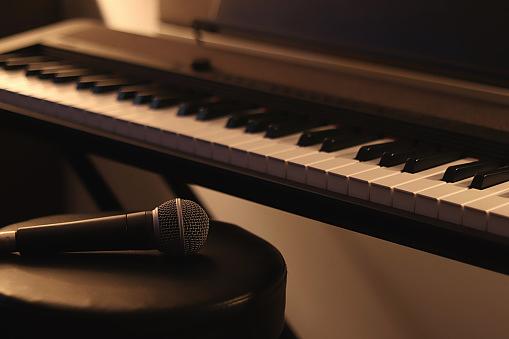 Bild 1 Musikunterricht für Gesang und Klavier