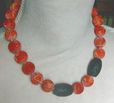 Bild 1 Edelsteinkette, Schaumkoralle mit Lava Einlagen