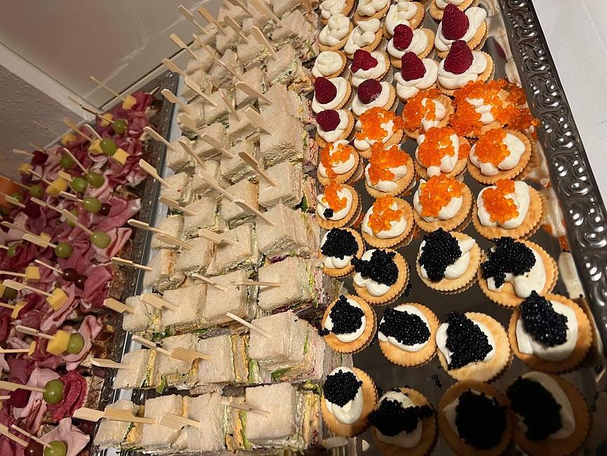 Bild 2 Küchenhilfe und Servicekräfte und Barkeeper für den 27.12.2025