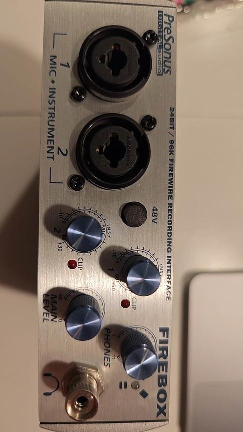 Bild 1 ein PreSonus FireBox Firewire Audiointerface